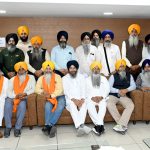 ਸ਼੍ਰੋਮਣੀ ਕਮੇਟੀ ਦੇ ਸੇਵਾ-ਮੁਕਤ ਹੋ ਚੁੱਕੇ ਅਧਿਕਾਰੀ ਤੇ ਕਰਮਚਾਰੀ ਭਲਾਈ ਫੰਡ ਸਕੀਮ ਤਹਿਤ ਸਨਮਾਨਿਤ