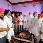 ਪੁੰਛ ’ਚ ਹਮਲੇ ਦੌਰਾਨ ਮਾਰੇ ਗਏ ਚਾਰ ਸਿੱਖਾਂ ਦੇ ਪਰਿਵਾਰਾਂ ਨੂੰ ਮਿਲਣ ਪੁੱਜੇ ਐਡਵੋਕੇਟ ਹਰਜਿੰਦਰ ਸਿੰਘ ਧਾਮੀ ਸ਼੍ਰੋਮਣੀ ਕਮੇਟੀ ਵੱਲੋਂ ਪੀੜਤ ਪਰਿਵਾਰਾਂ ਨੂੰ ਪੰਜ-ਪੰਜ ਲੱਖ ਰੁਪਏ ਦੇ ਦਿੱਤੇ ਚੈੱਕ
